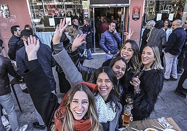 Andrea sus amigas este domingo en Los Alféreces.