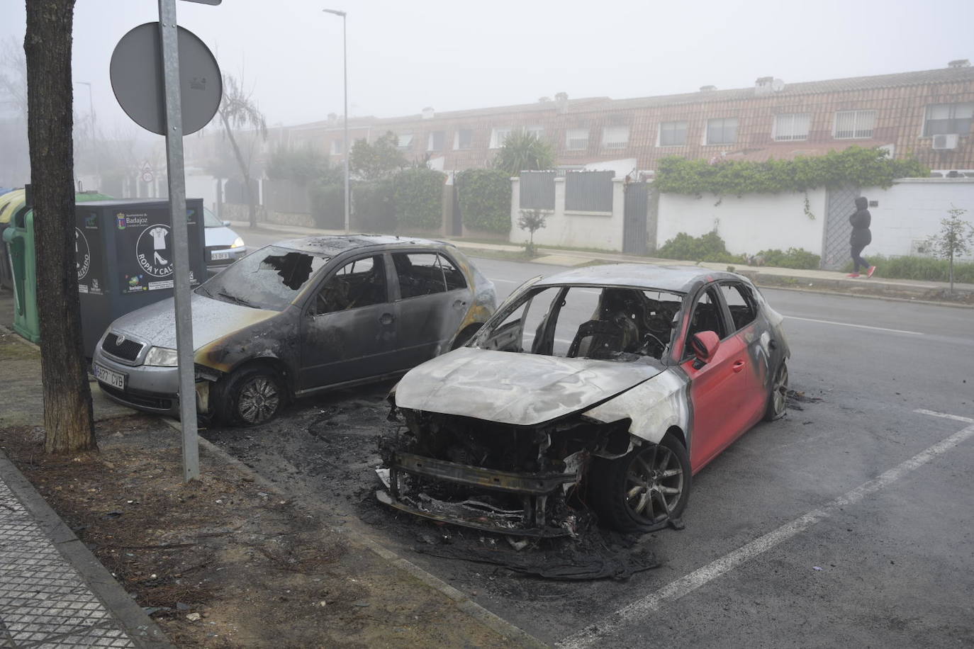 Así han quedado los dos vehículos incendiados en Las Vaguadas durante la Nochebuena