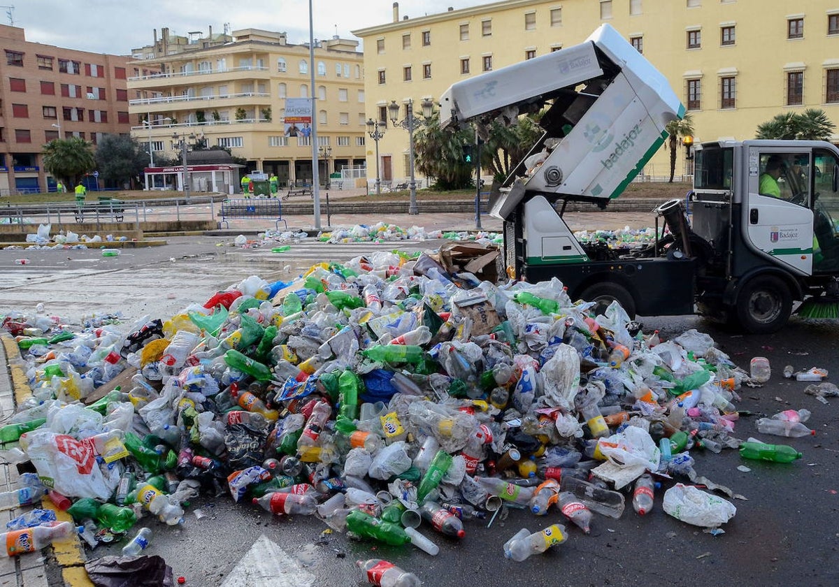 Basura acumulada en Minayo en los Carnavales de 2017.