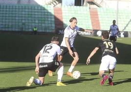 Diego Parras en un partido en el Romano con el Mérida el curso pasado.