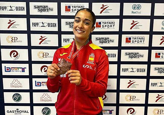 La karateca almendralejense consiguió el bronce en el Mundial absoluto y el oro en el Europeo con tan solo 17 años.