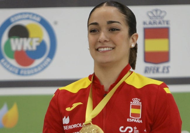 Paola García con su oro en el Europeo absoluto.