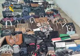 Incautan más de 300 bolsos de marca falsificados en el mercadillo de Guadalupe