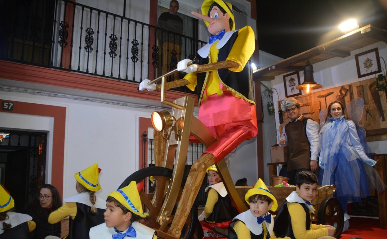 Los pequeños acompañan a los Reyes Magos en la Cabalgata 