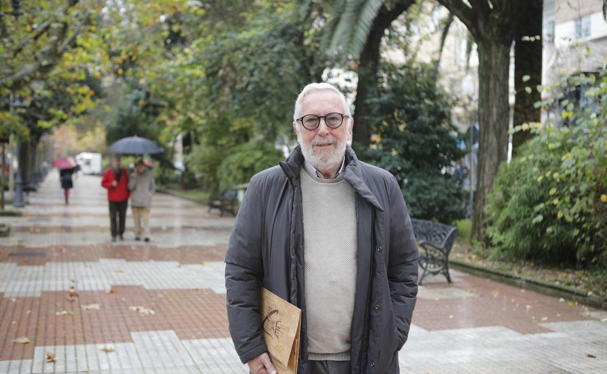 El cacereño Enrique Barcia en el Paseo de Cánovas. 