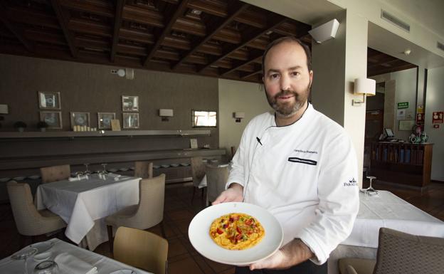 Francisco Romero con su tortilla vaga.