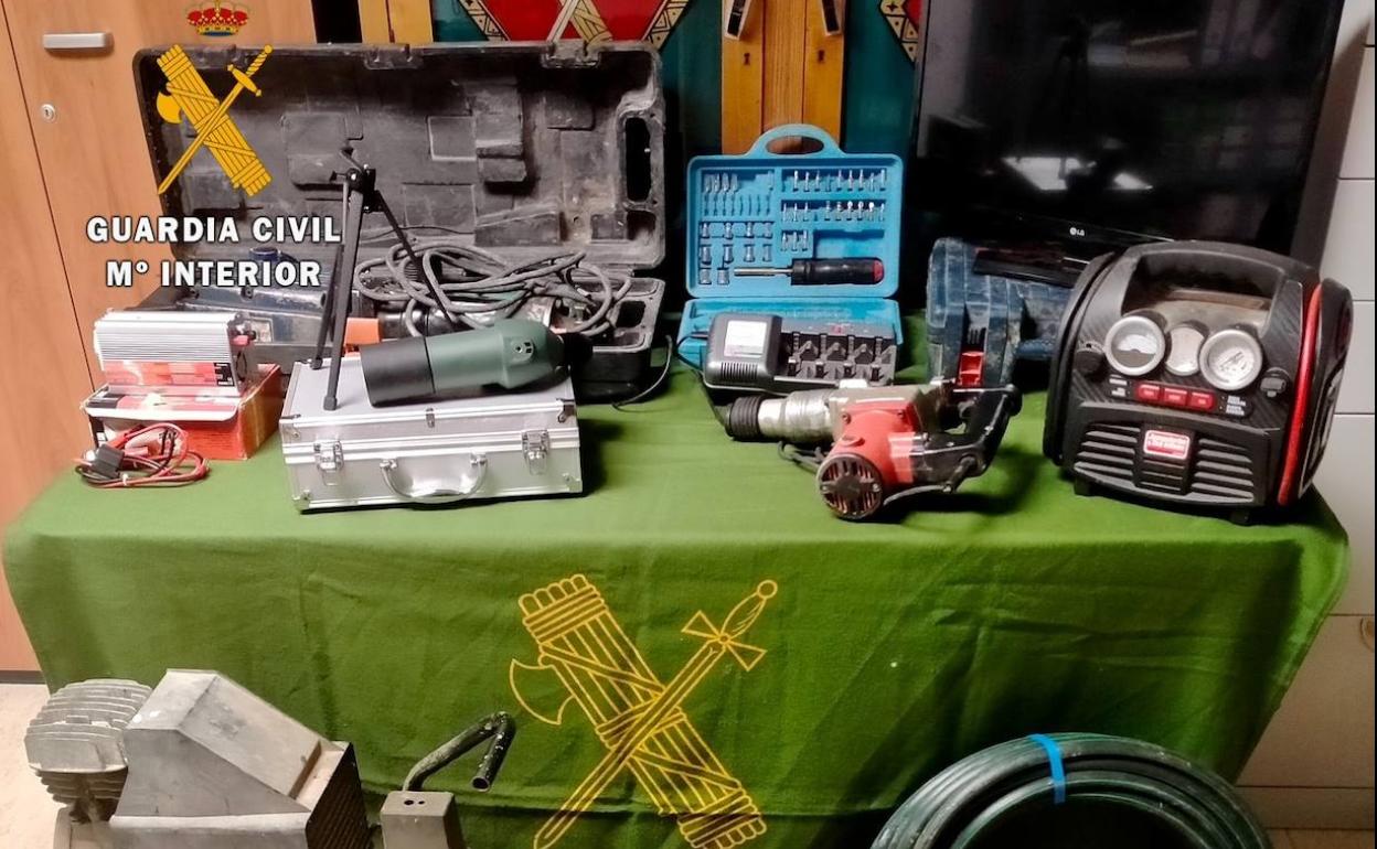 Herramientas recuperadas por la Guardia Civil. 