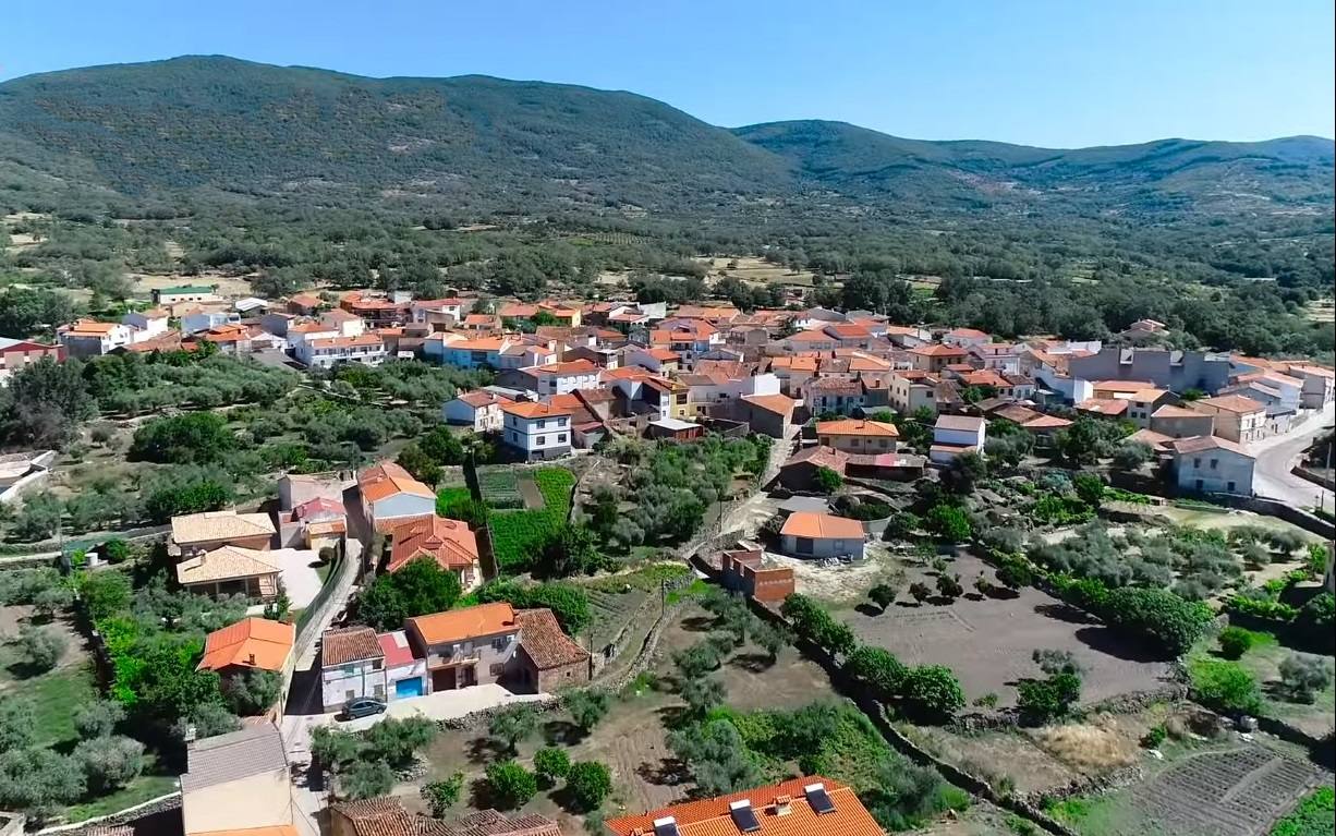 La localidad de Gargüera, situada entre el Valle del Jerte y La Vera, tiene en la actualidad 177 habitantes, cuando ocurrió el crimen casi eran 600.