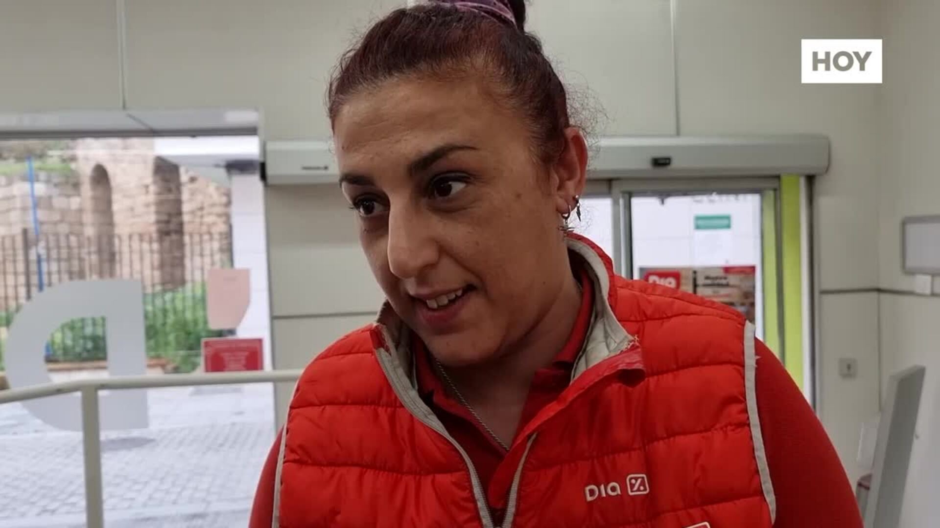 Una cajera de supermercado salva la vida a un cliente en Mérida
