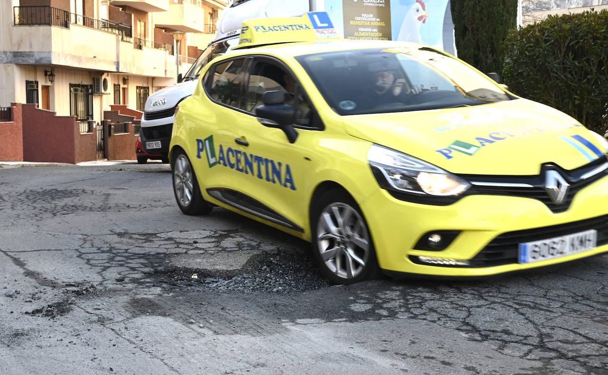 Circular, actividad de alto riesgo en Plasencia por un sinfín de socavones