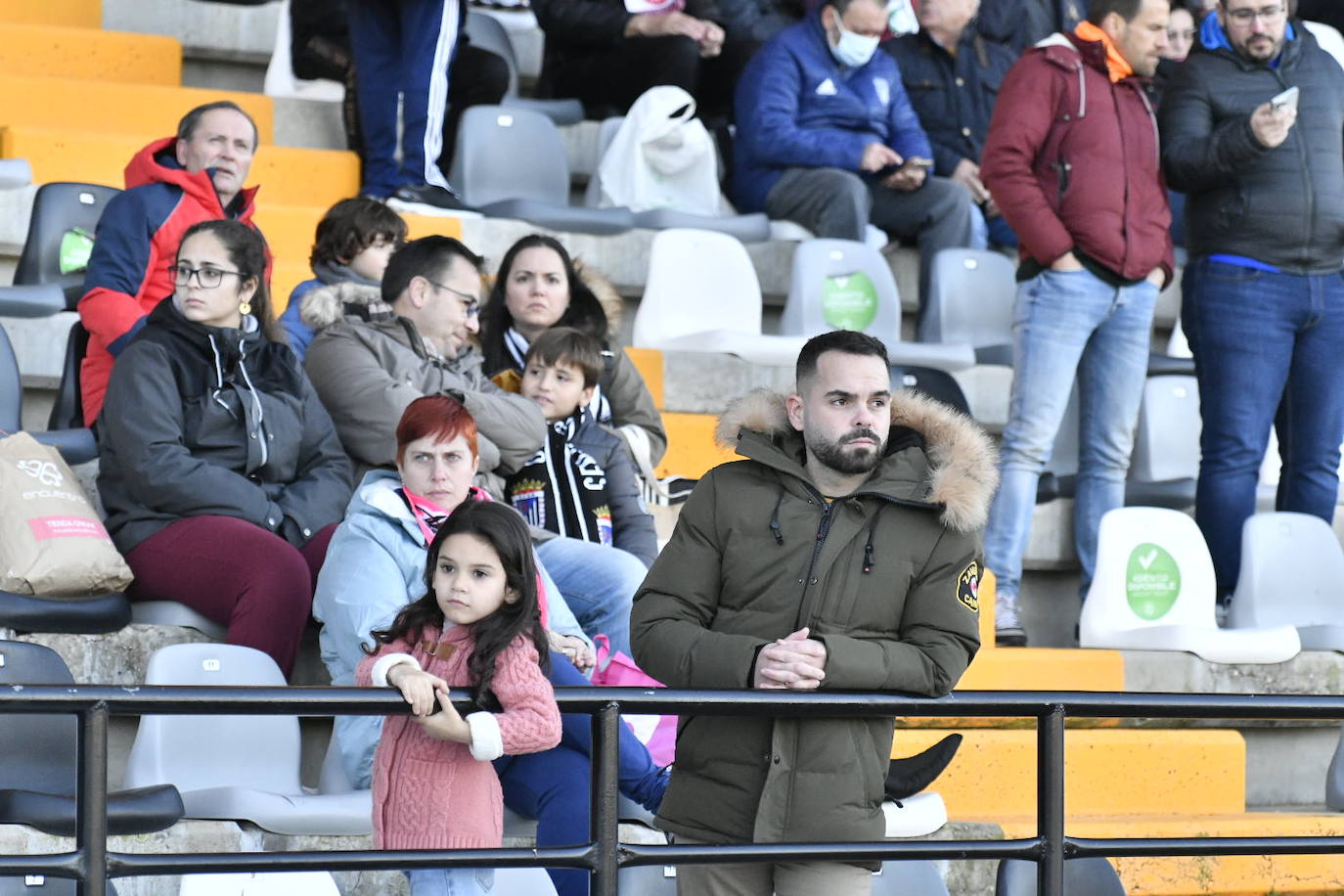 Fotos: Búscate en las gradas del Nuevo Vivero en el partido Badajoz-Talavera