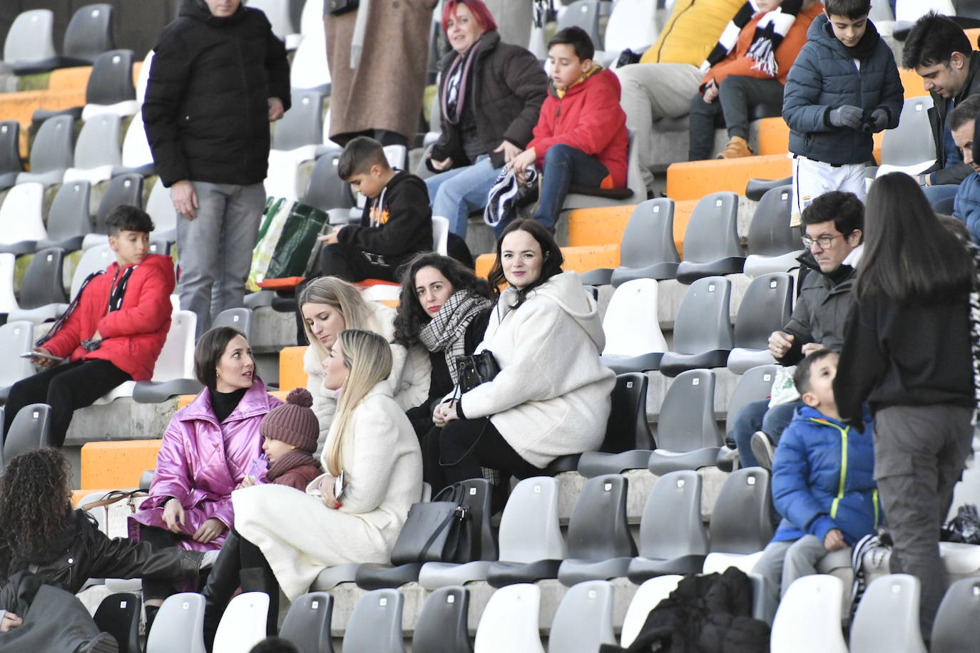 Fotos: Búscate en las gradas del Nuevo Vivero en el partido Badajoz-Talavera