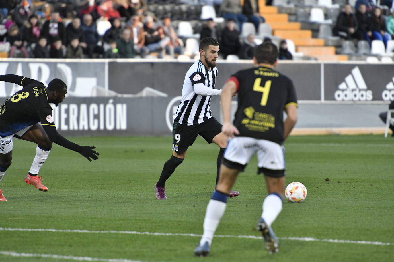 Fotos: El Badajoz se queda a medias en su objetivo de tumbar a un rocoso Talavera