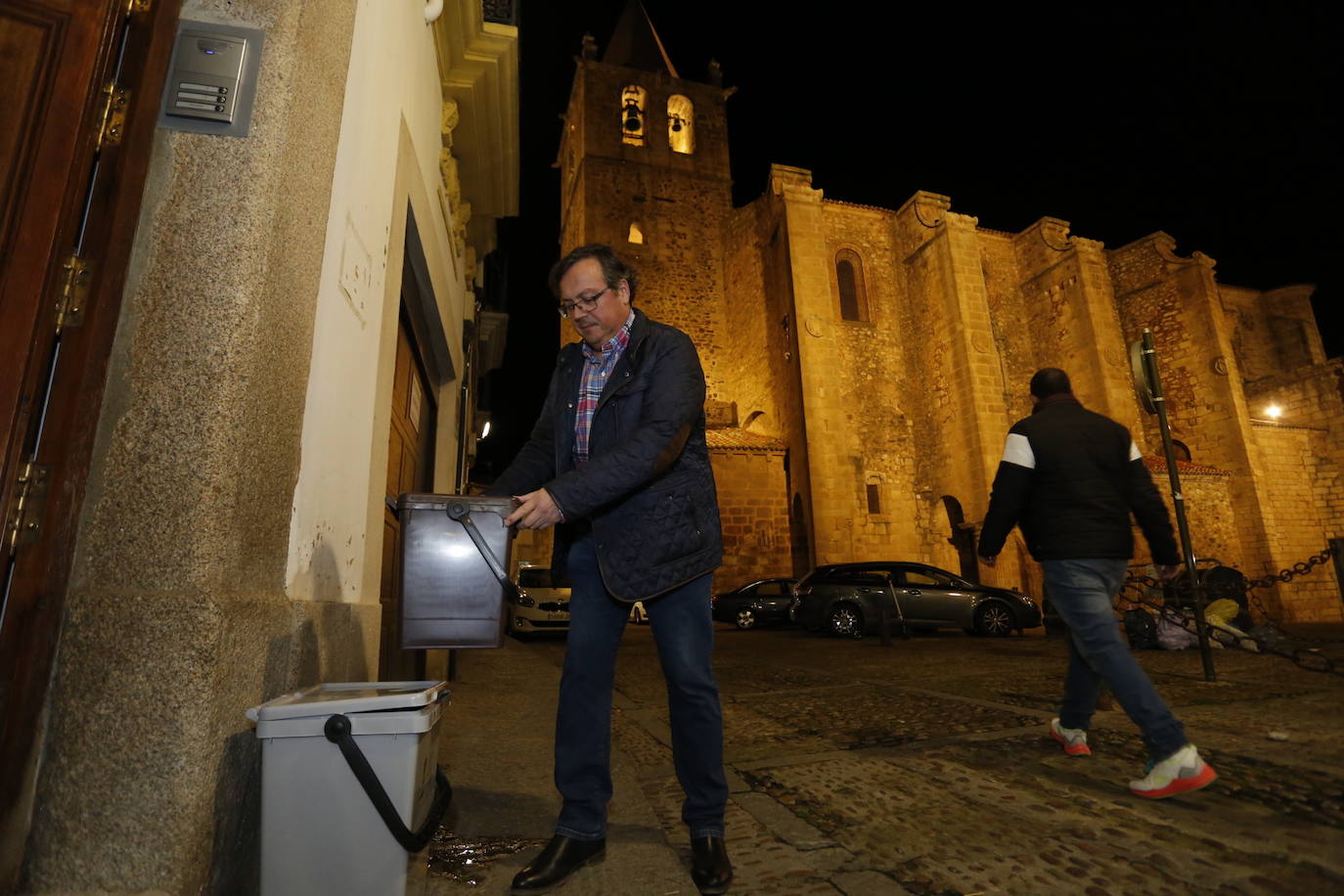 Fotos: Arranca la recogida de basura puerta a puerta en el casco viejo de Cáceres