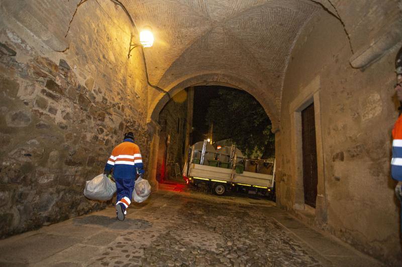 Fotos: Arranca la recogida de basura puerta a puerta en el casco viejo de Cáceres