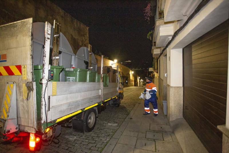 Fotos: Arranca la recogida de basura puerta a puerta en el casco viejo de Cáceres