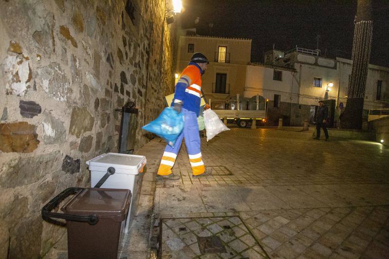 Fotos: Arranca la recogida de basura puerta a puerta en el casco viejo de Cáceres