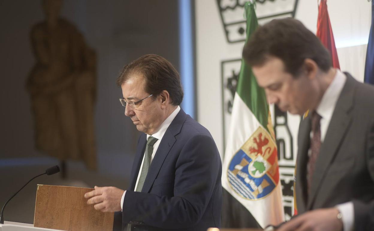 Fernández Vara y Aizpiri firman en Presidencia de la Junta el protocolo de actuación entre la Junta y Enagás. 
