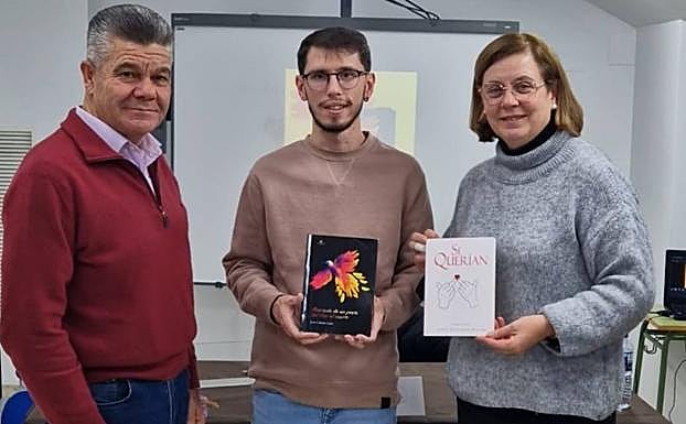 Imagen principal - El calamonteño Jesús Collado presentó en la biblioteca &#039;Anarquía de un poeta del tres al cuarto&#039;