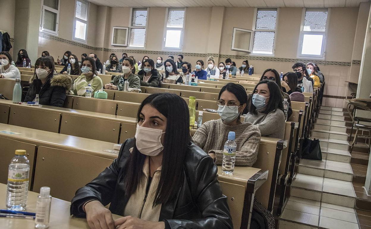 Imagen de archivo del examen MIR en 2022 en Badajoz. 