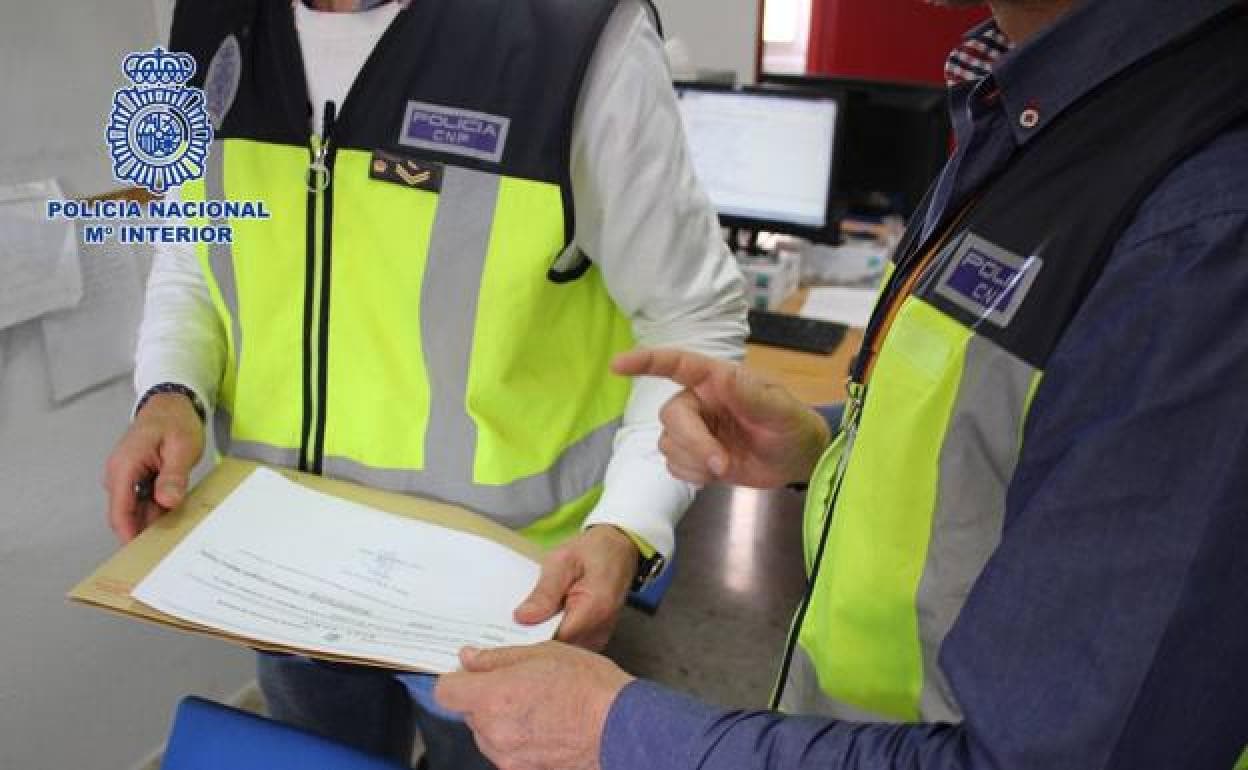 Agentes de la Brigada de menores de la Policía