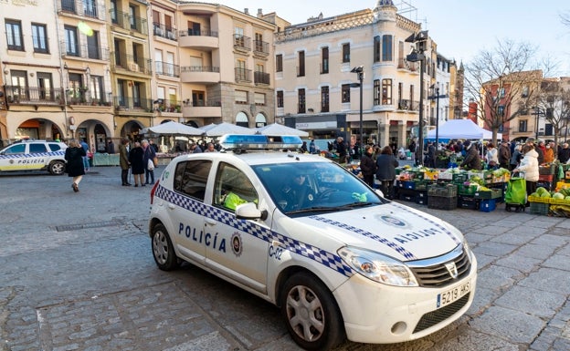 La Policía Nacional asume la investigación del coche camuflado de Plasencia multado en Portugal