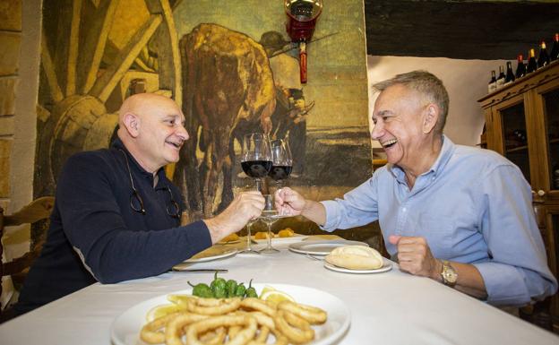 Toño y Jose suelen ir algunos domingos a cenar a El Figón.