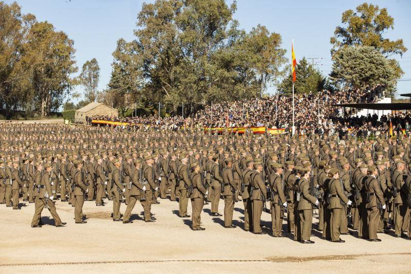 Fotos: Multitudinaria Jura de Bandera en el Cefot de Cáceres