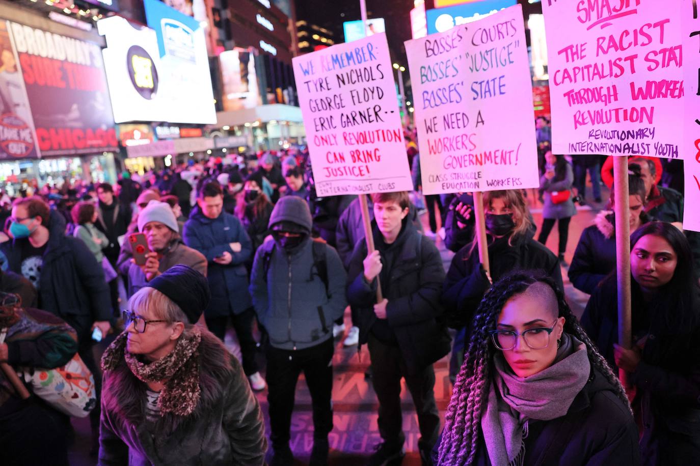 Miles de personas han salido a las calles para protestar en Nueva York.