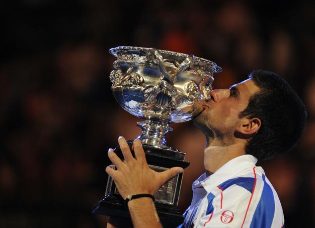 Con el trofeo del Open de Australia 2011 que se adjudicó ante Andy Murray.