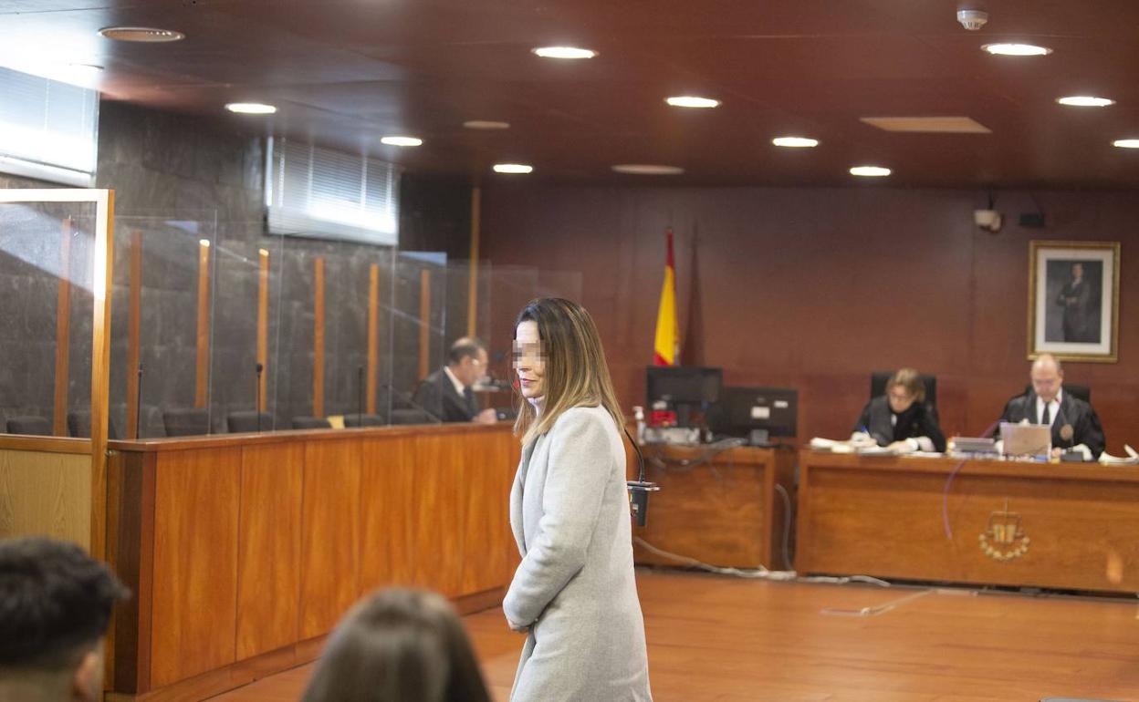 La procesada tras declarar que ella no se había quedado con el dinero de la empresa. 