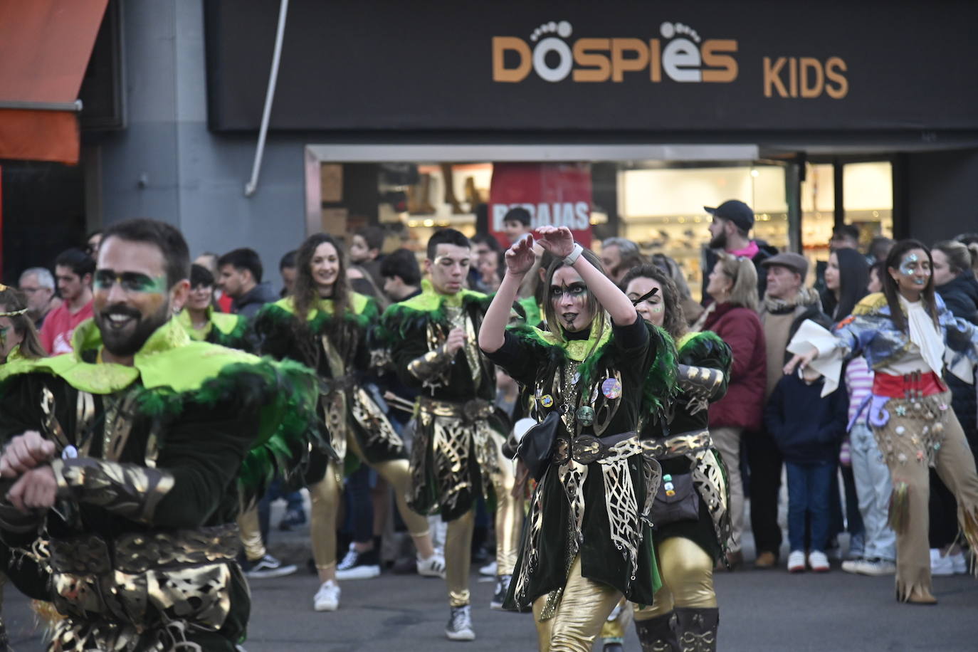 Fotos: Las candelas de Santa Marina calientan el Carnaval