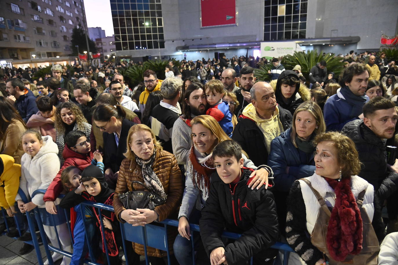 Fotos: Las candelas de Santa Marina calientan el Carnaval