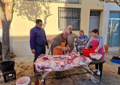 Imagen secundaria 1 - Éxito de asistencia en la Primera Matanza Didáctica de Calamonte