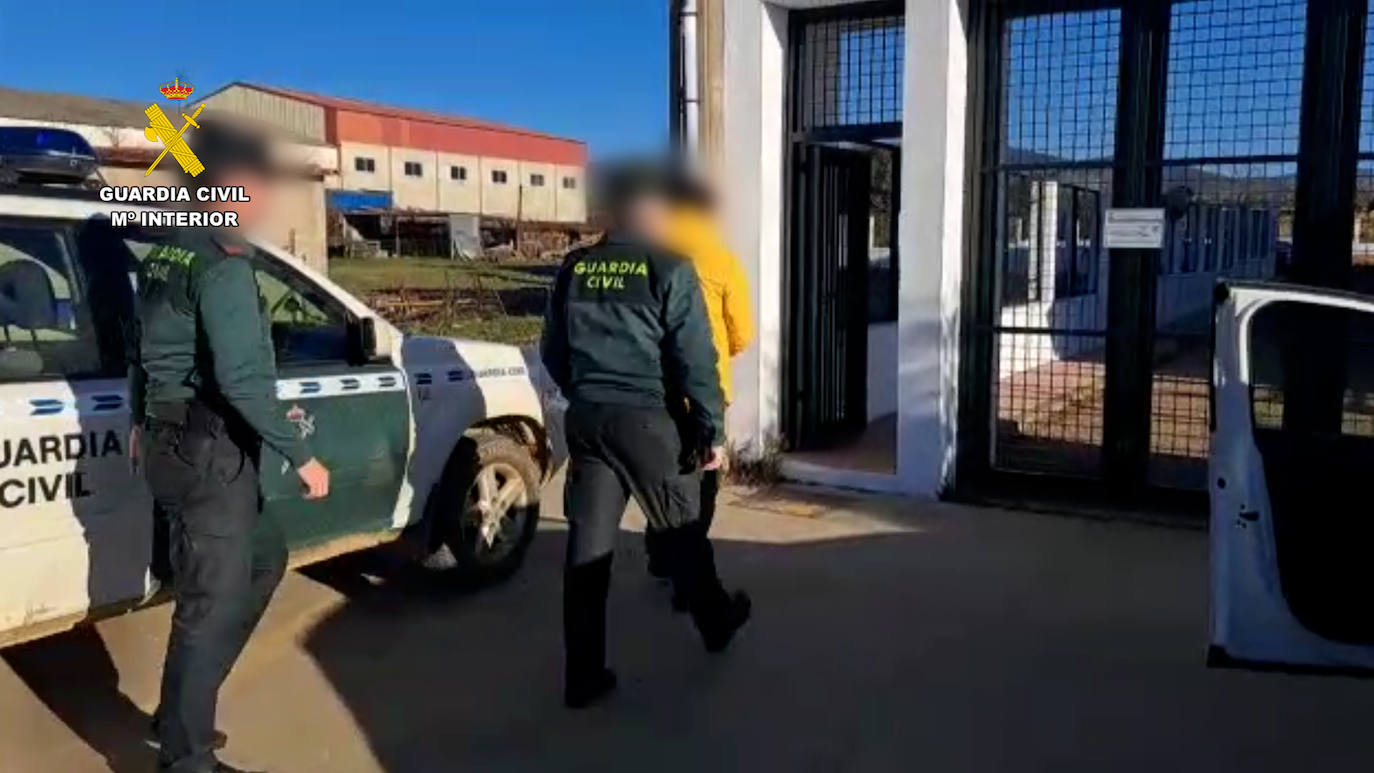 Dos detenidos por robar la tarjeta bancaria de un octogenario y estafarle más de 30.000 euros en Logrosán