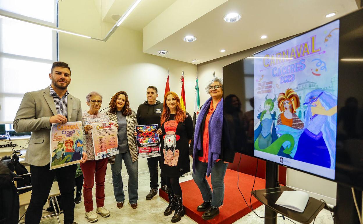 Presentación este jueves en el Ayuntamiento del programa de Carnaval cacereño. 