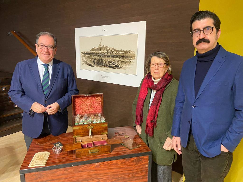 Botiquín del siglo XIX en la Económica. 