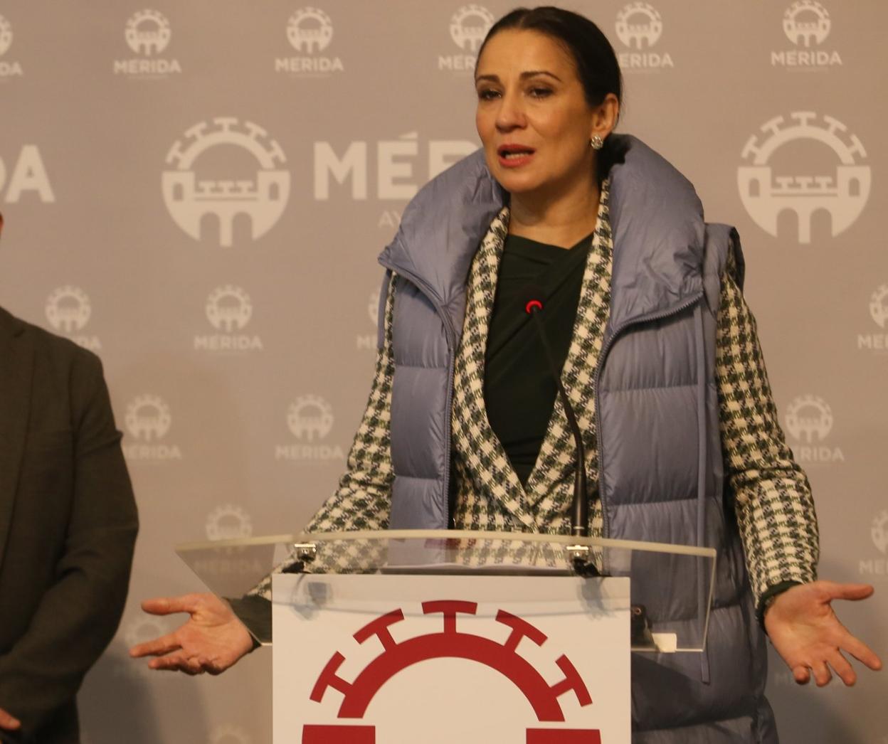 Silvia Jato, de la Fundación Alcohol y Sociedad, en la presentación de la campaña en Mérida. 