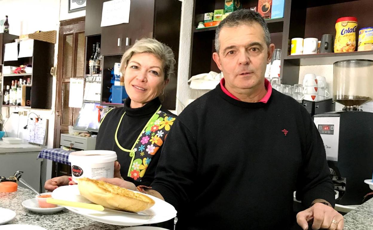 José Miguel y Esther, 38 años de desayunos. 