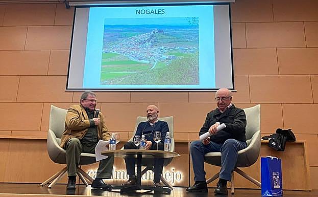 Presentación del libro de José Antonio Ramírez Lozano en la sede de Cajalmendralejo. 