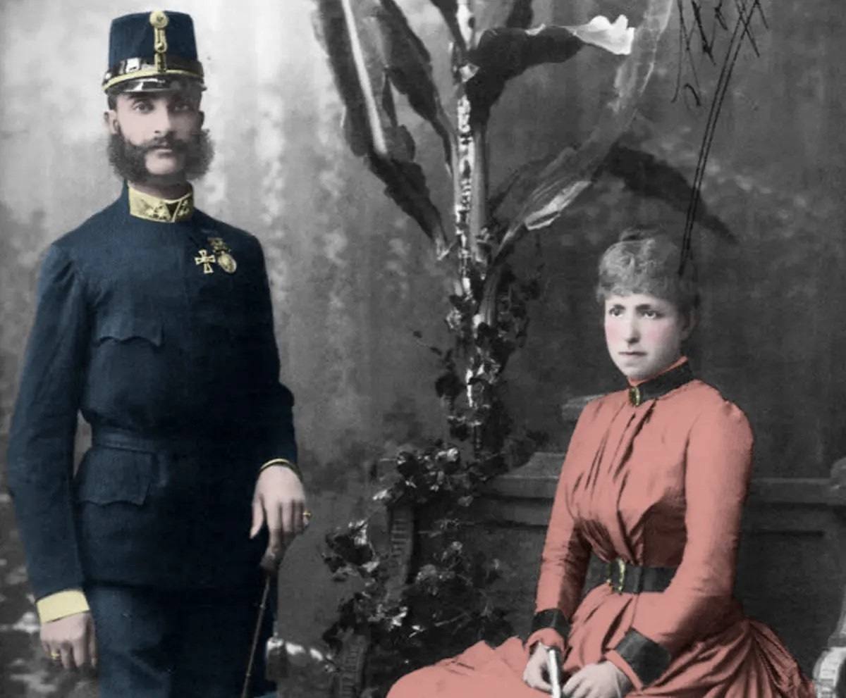 En 1879 Alfonso XII se casó con María Cristina de Habsburgo-Lorena. A los dos meses de casado tendría su primer hijo con Elena Sanz.