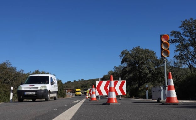 Otro de los tres semáforos que hay entre Cáceres y Badajoz. 