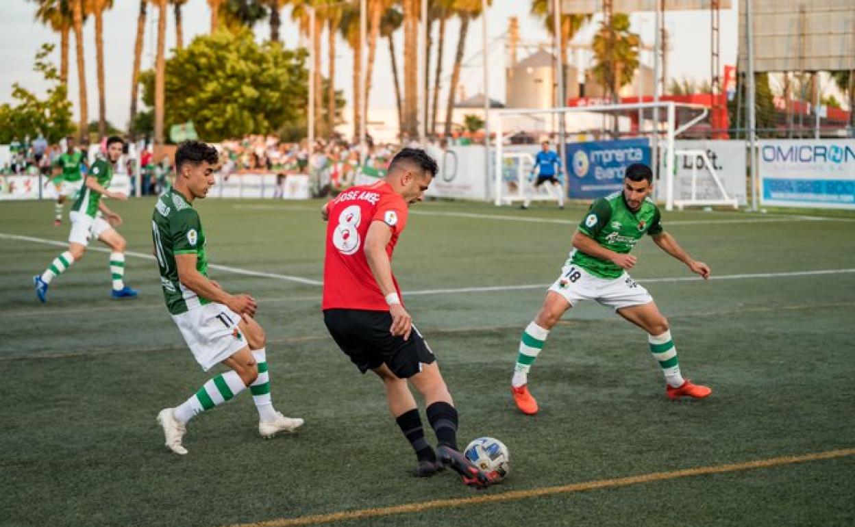 José Ángel durante u partido con el Montijo. 