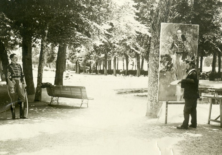 Atribuido a Campúa, 'Sorolla pintando a Alfonso XIII en los jardines de La Granja', 1907.