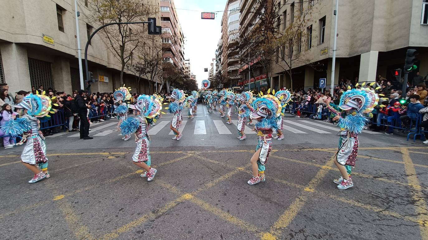 Fotos: Los comparseros más pequeños sirven el aperitivo del gran desfile de Carnaval