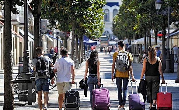 La ayuda consistirá en 300 euros al mes para ayudar al proceso de emancipación