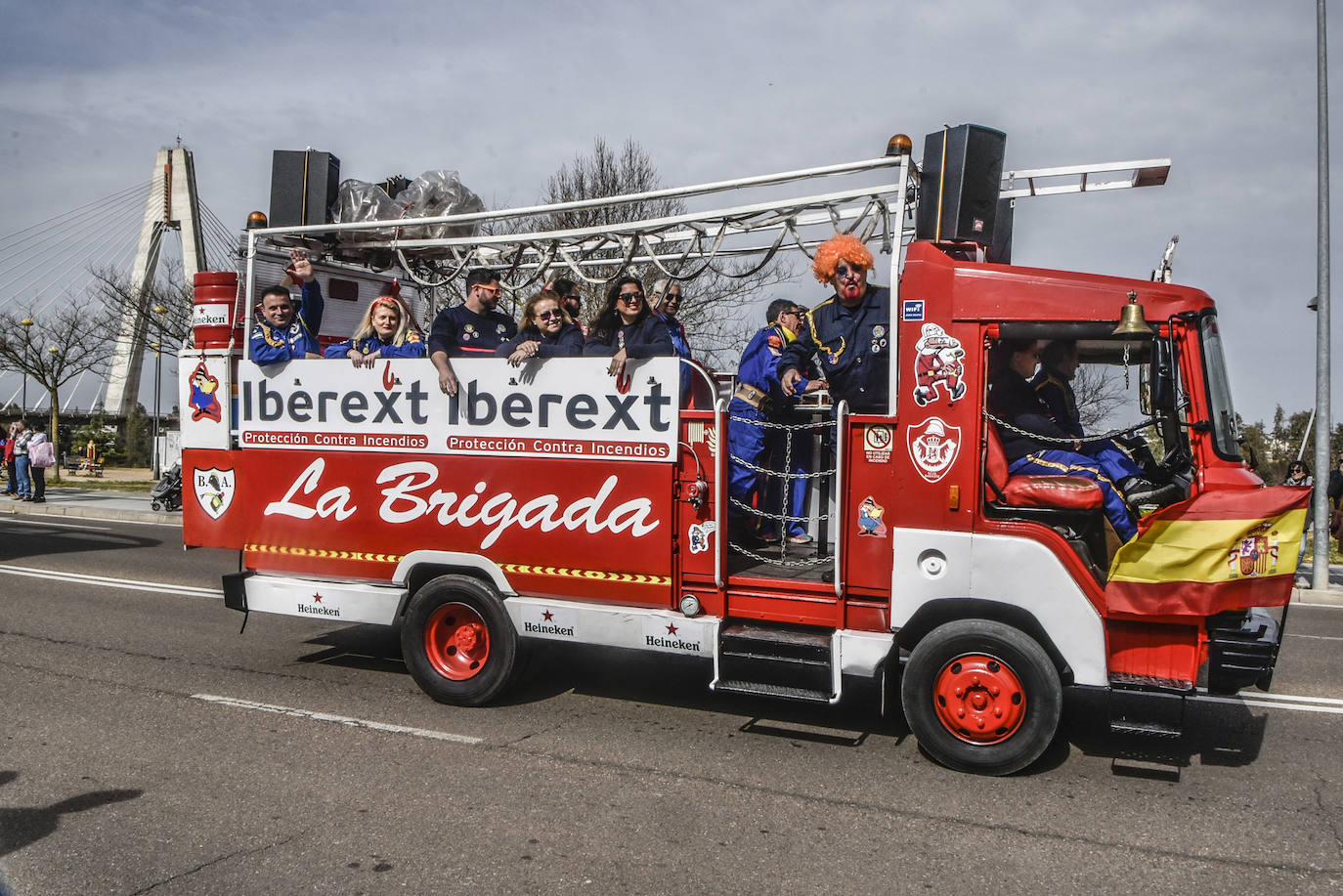 Fotos: Imágenes del desfile de artefactos del Carnaval de Badajoz