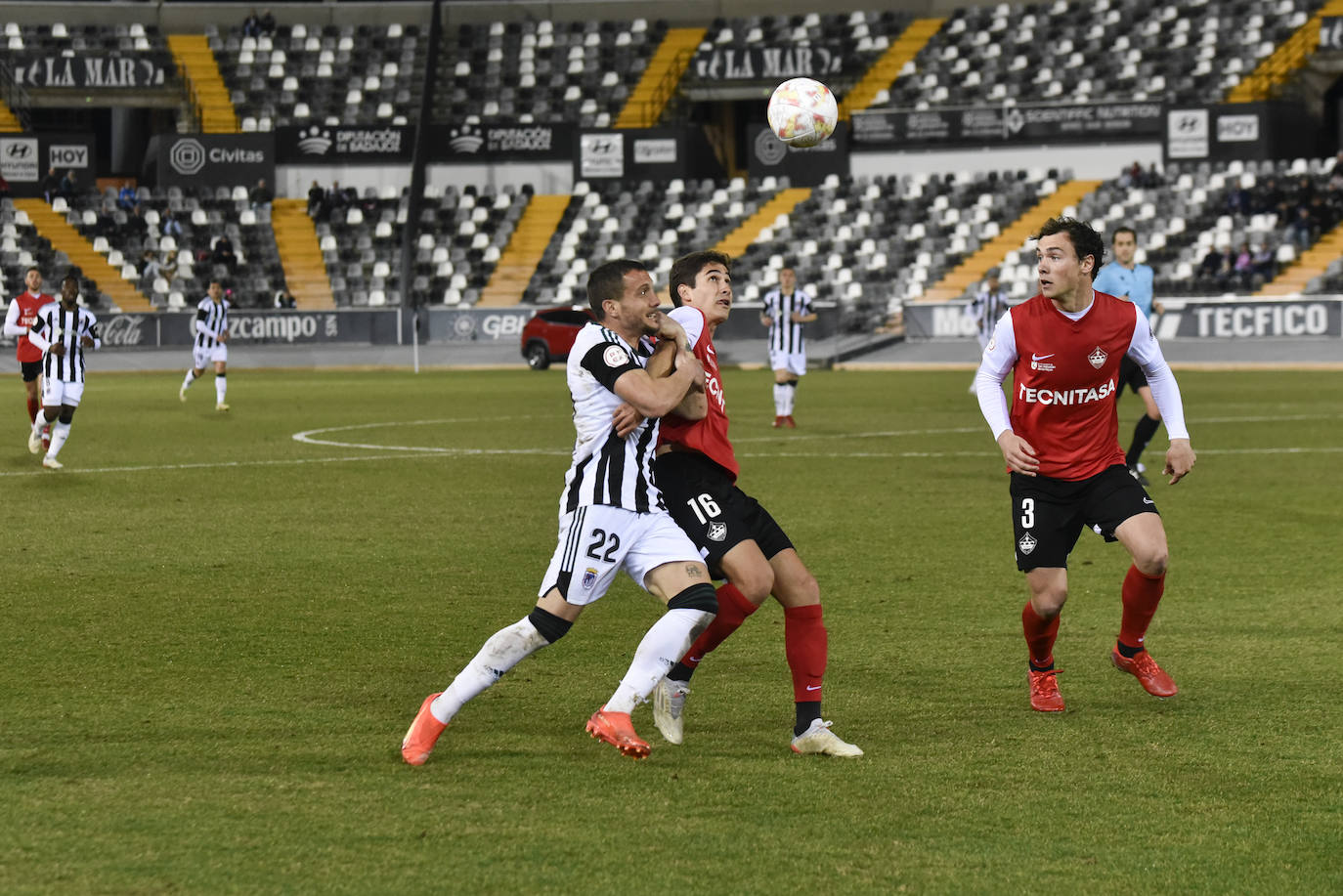 Fotos: Imágenes del partido entre el Badajoz y el Sanse