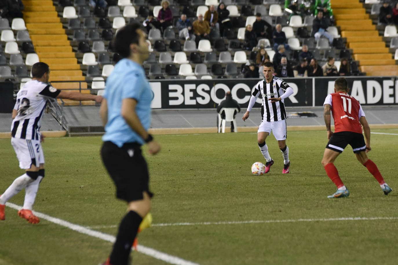 Fotos: Imágenes del partido entre el Badajoz y el Sanse