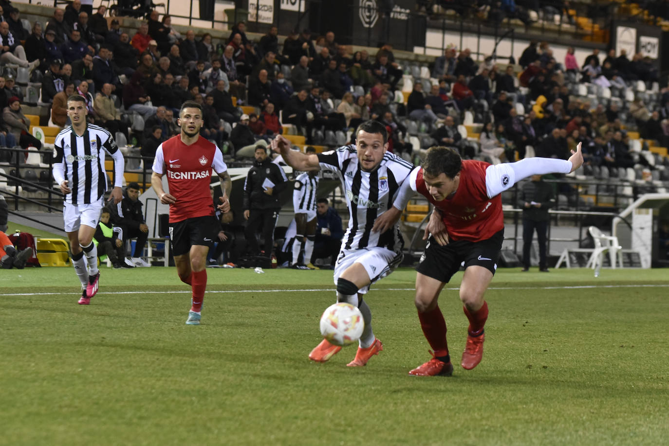 Fotos: Imágenes del partido entre el Badajoz y el Sanse